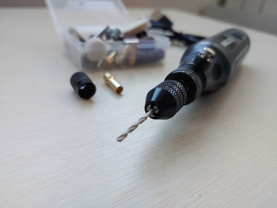 Аккумуляторный гравер dremel c быстросменным кулачковым патроном Аккумуляторный гравер dremel c быстросменным кулачковым патроном